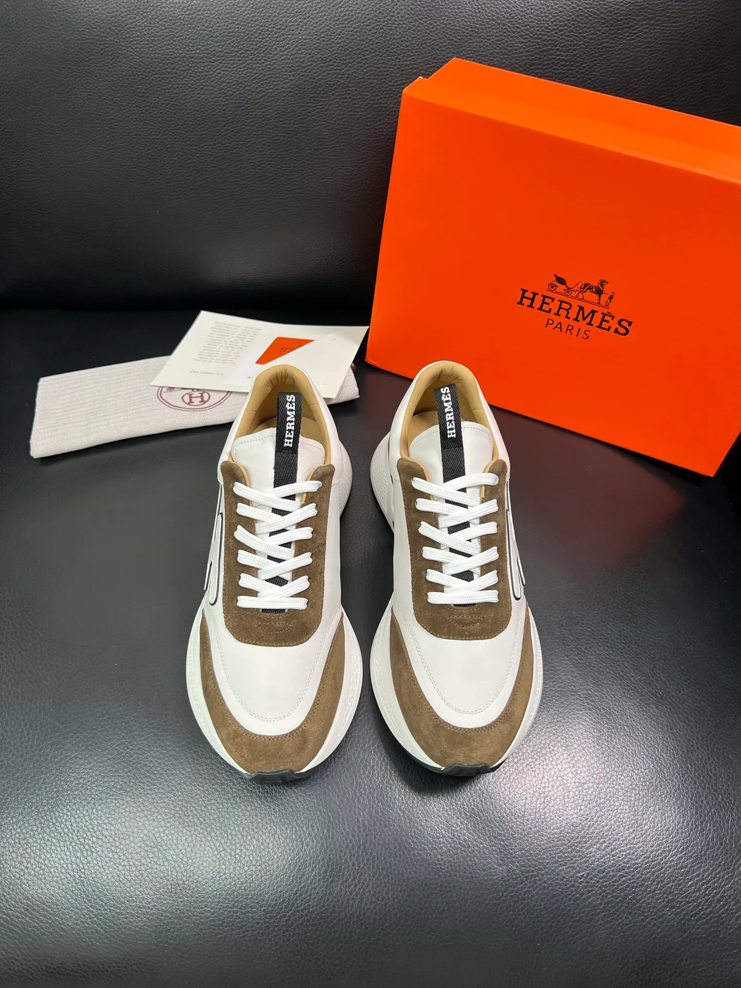 Men's men's shoes 💰840 Hermes top purchasing Hermes counter synchronization, original factory configuration, original cowhide fabric imported from Italy, high-quality splicing technology, fully imported water-dyed cowhide lining, soles: original factory special soles are super comfortable, original factory and single goods are high quality, welcome to compare and synchronize with counters, code number 39-44 (customized 38 45) 85863